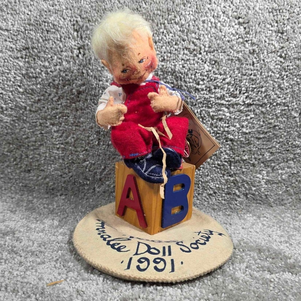 Annalee‎ Doll Society 1991 Boy on Alphabet Block Red Overalls Vintage 90s